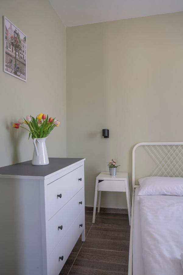 Tulipan Apartman Eger Exterior foto