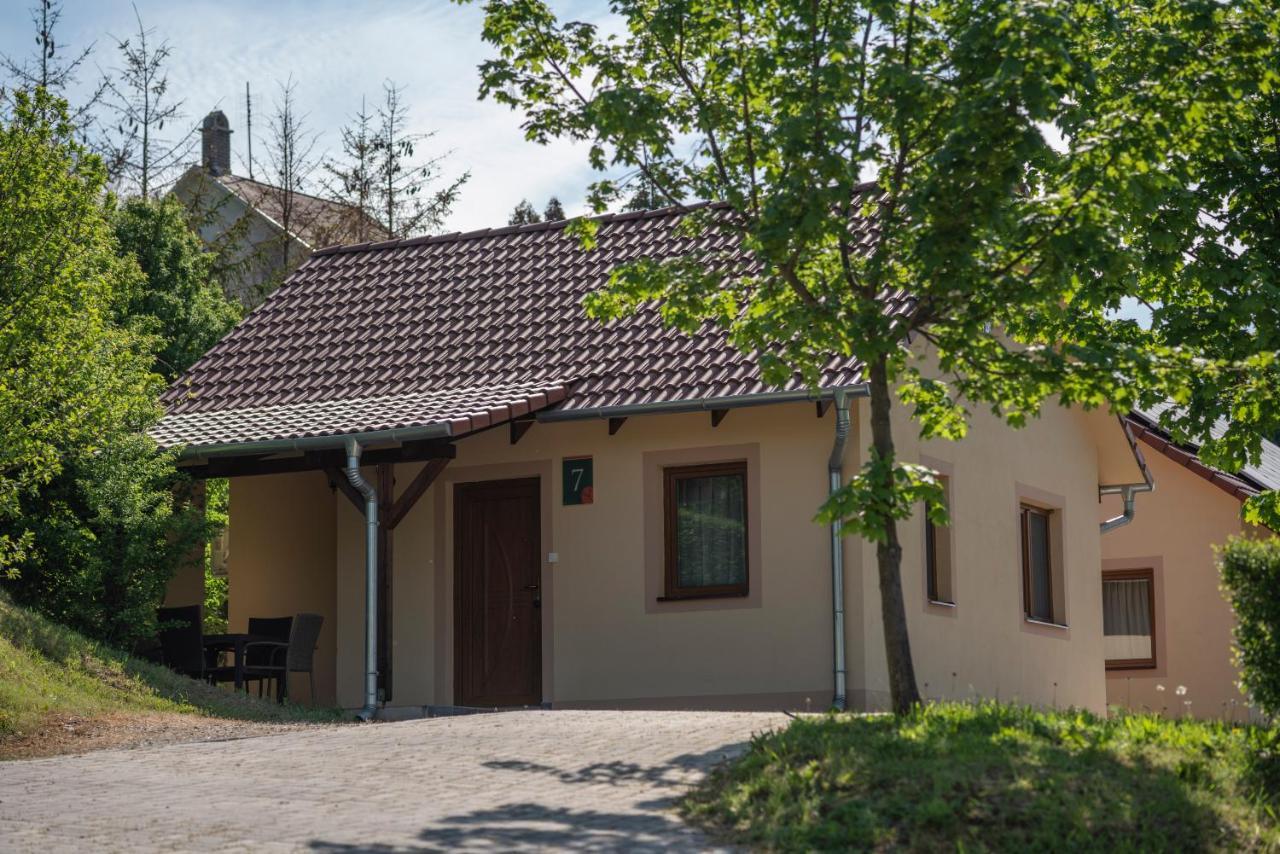 Tulipan Apartman Eger Exterior foto