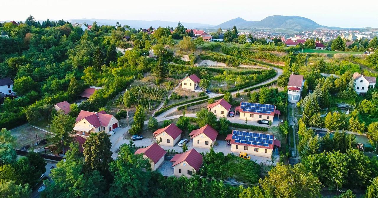 Tulipan Apartman Eger Exterior foto