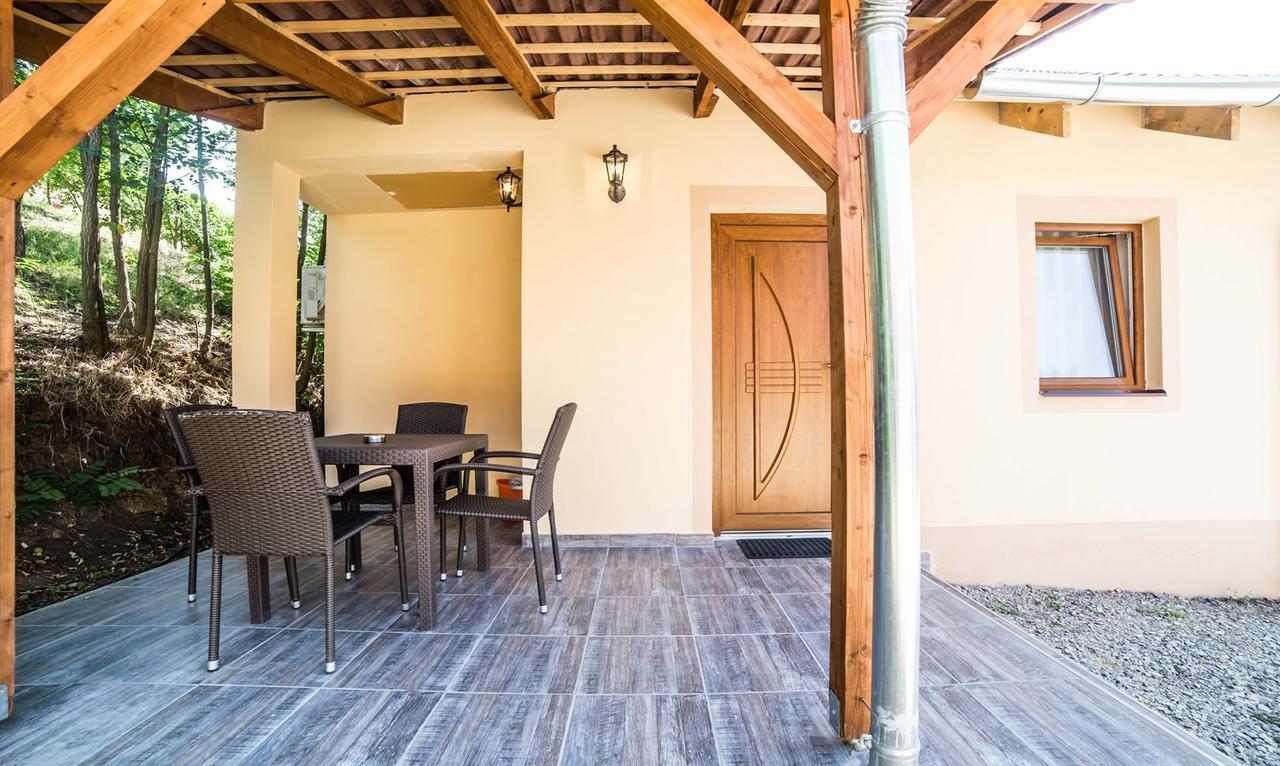 Tulipan Apartman Eger Exterior foto
